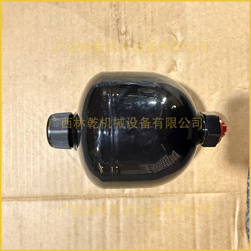 蓄能器13C0537